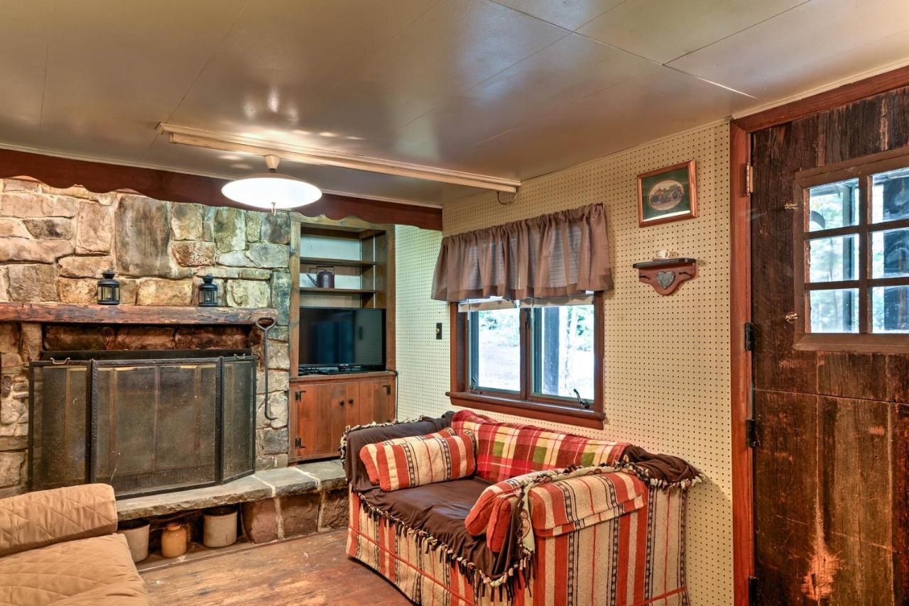 Rustic Bedford Cabin Near Hunting And Fishing Exterior foto