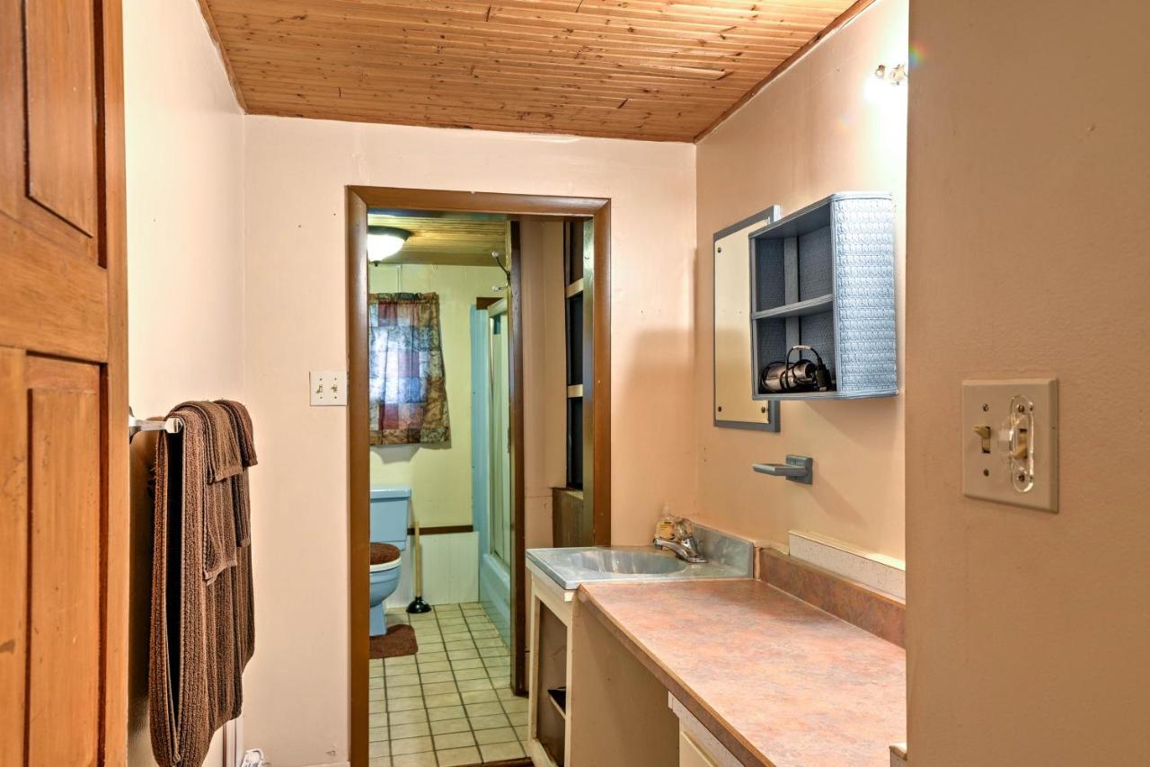 Rustic Bedford Cabin Near Hunting And Fishing Exterior foto